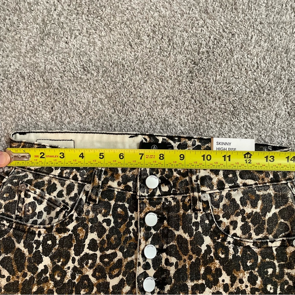 New Volcom Women’s 27 Leopard Print High Rise Button Fly Skinny Denim Jeans - Picture 8 of 16